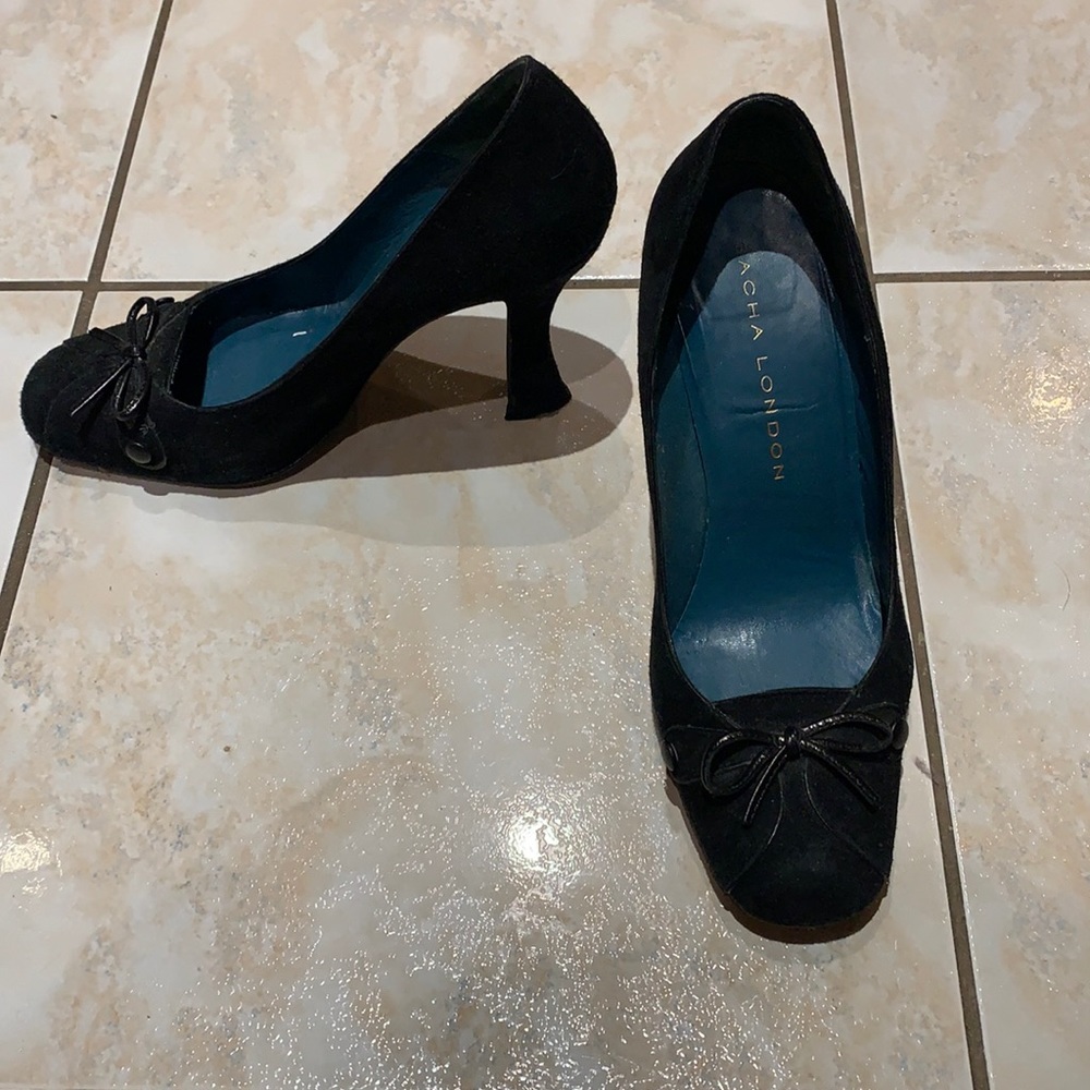 Black suede pump